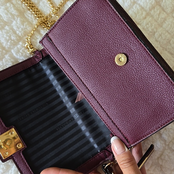 Victoria's Secret Elegant Burgundy Chain Shoulder Bag - Picture 5 of 7